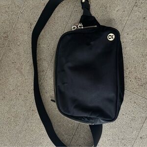 Lululemon Belt bag 2L gold hardware